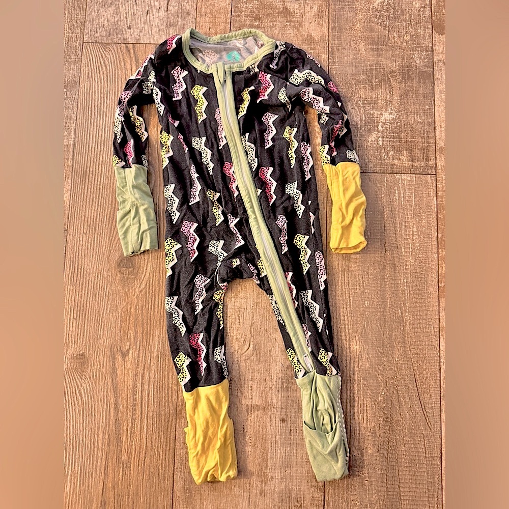 Unique HTF Print Bamboo Onesie / Buckle Me Baby Bamboo Fits Size 0-12 Months
